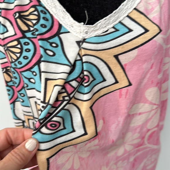 LOVEU. Dear ladies floral blouse size 1X tank round bottom pleat front - Picture 2 of 7